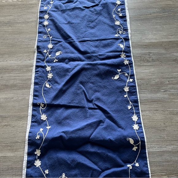 Pottery Barn Dining Pottery Barn Table Runner Poshmark